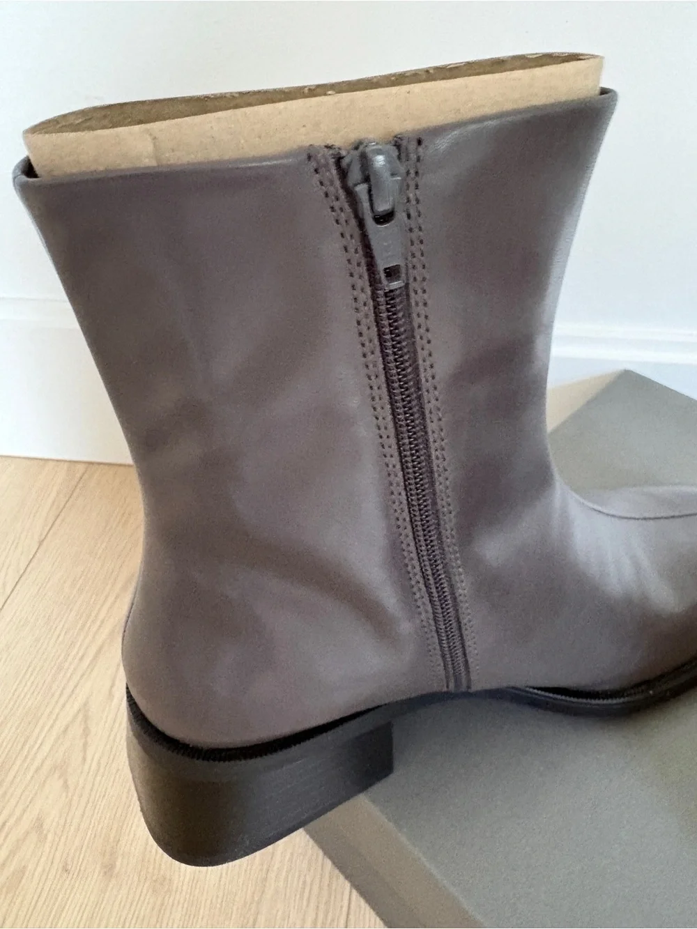 NWT Vagabond Gray Leather Ankle Zip Boots